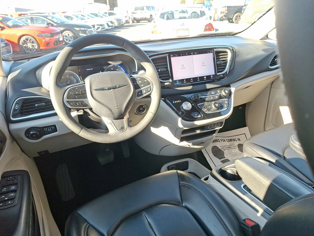 Certified 2023 Chrysler Pacifica Touring-L image 20