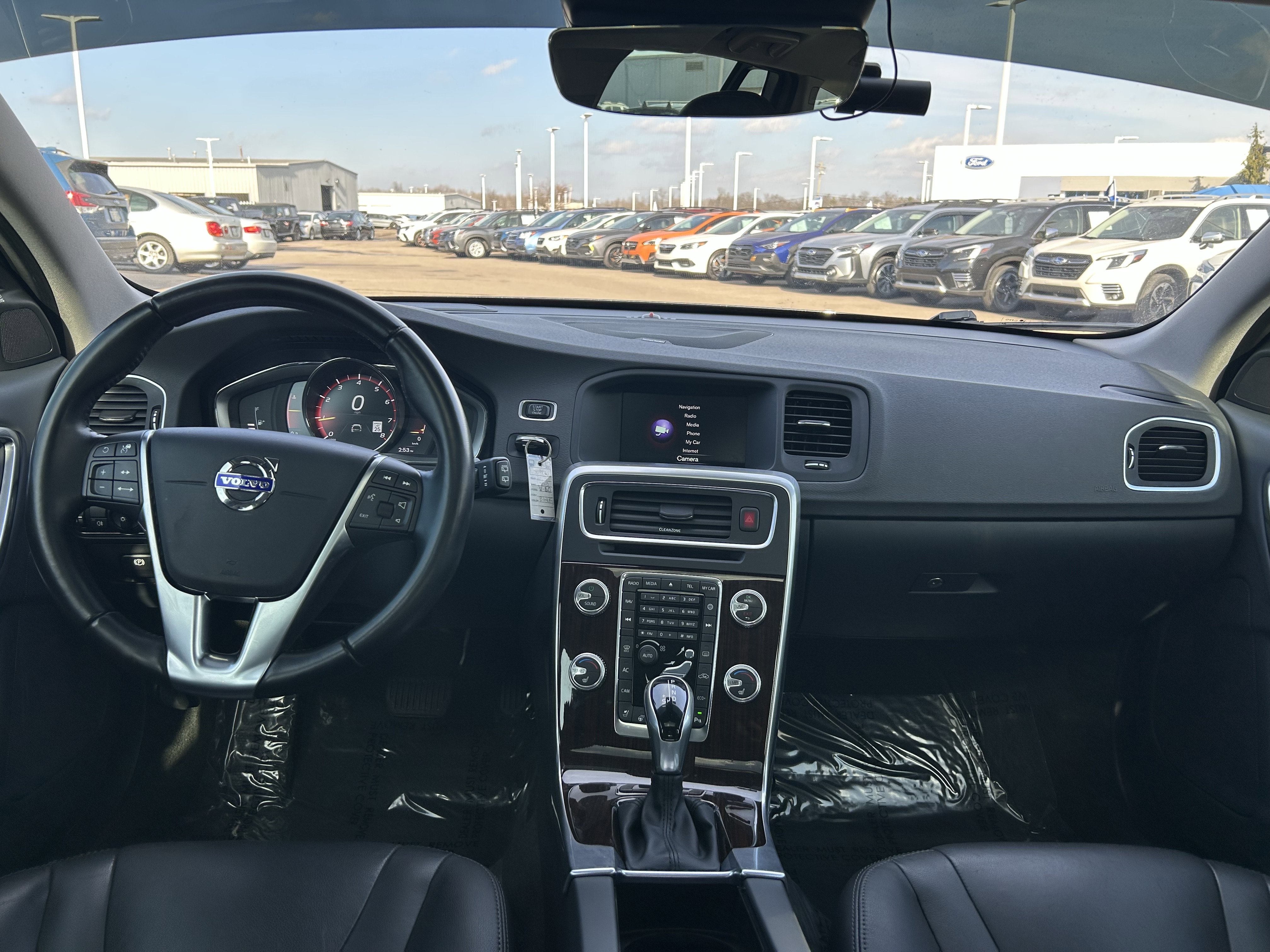 Used 2017 Volvo V60 T5 Platinum w/ Climate Package image 9