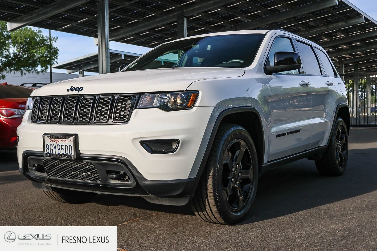 Used 2018 Jeep Grand Cherokee Laredo image 3