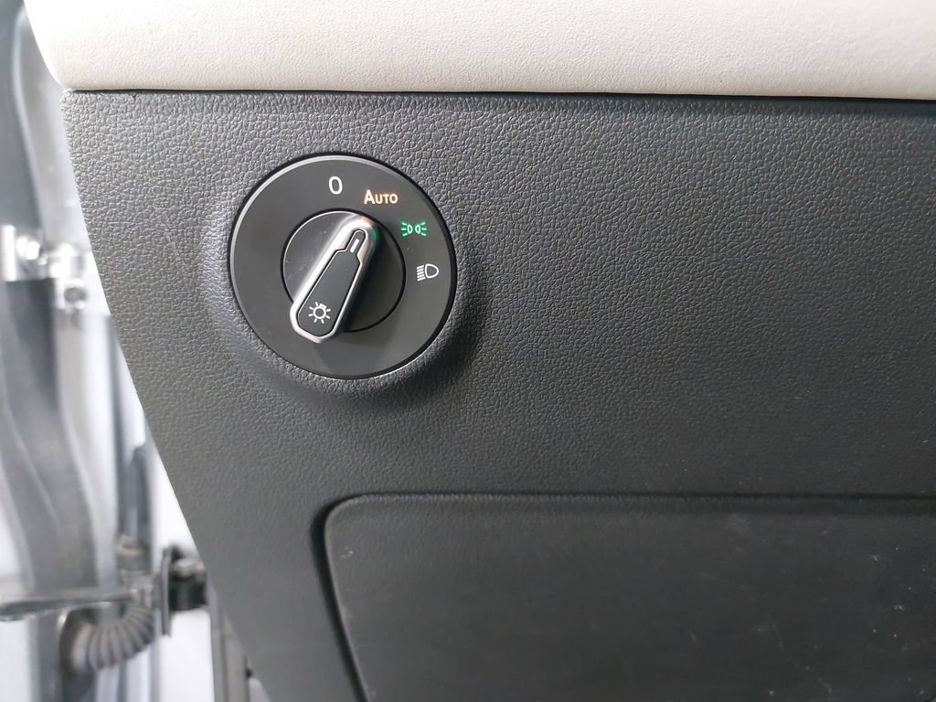 Used 2025 Volkswagen Taos SE AWD/4WD image 26