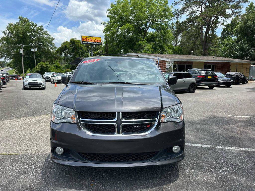 Used 2019 Dodge Grand Caravan SXT image 2