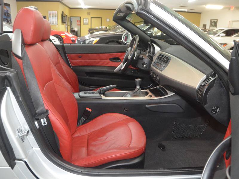 Used 2005 BMW Z4 3.0i RWD image 24