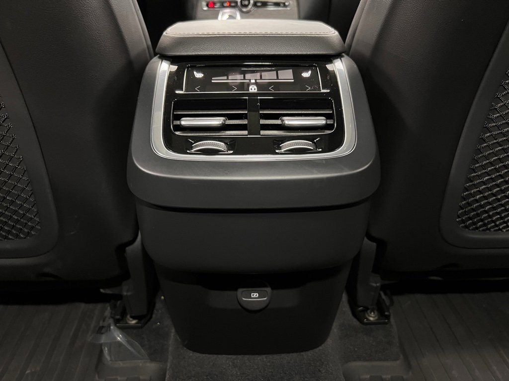 Used 2024 Volvo XC90 B6 Ultimate w/ Protection Package Premier image 18