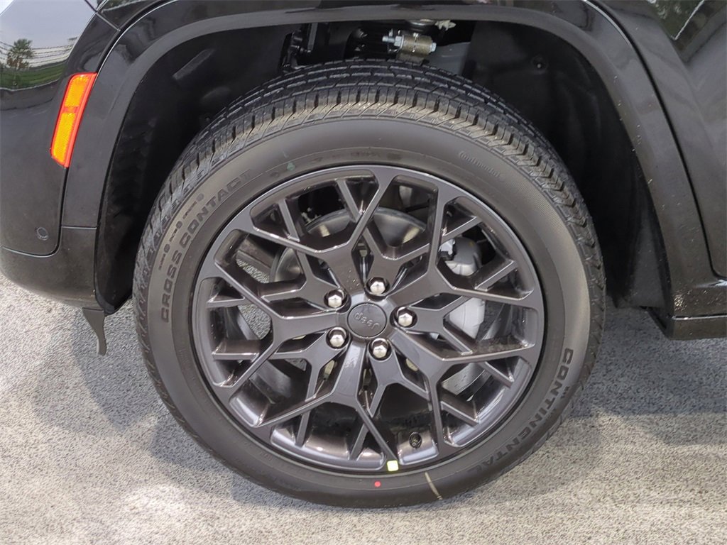 New 2025 Jeep Grand Cherokee Summit image 11