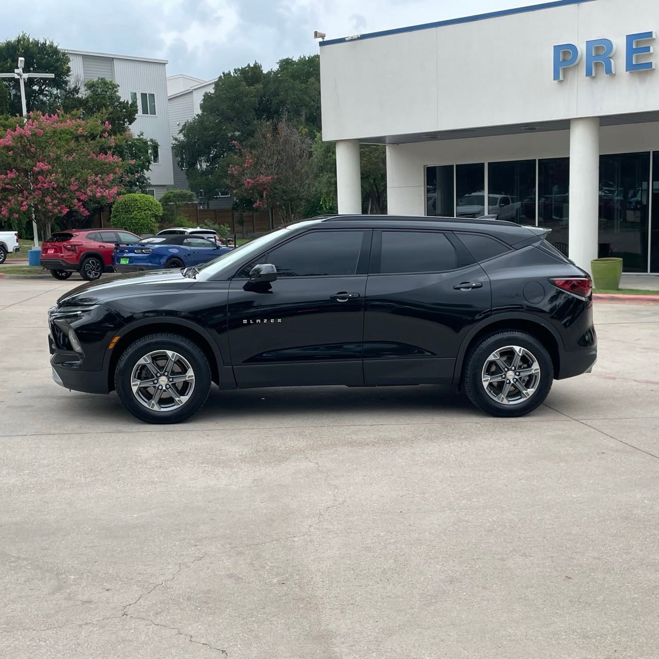 Used 2024 Chevrolet Blazer LT w/ Convenience Package FWD image 3