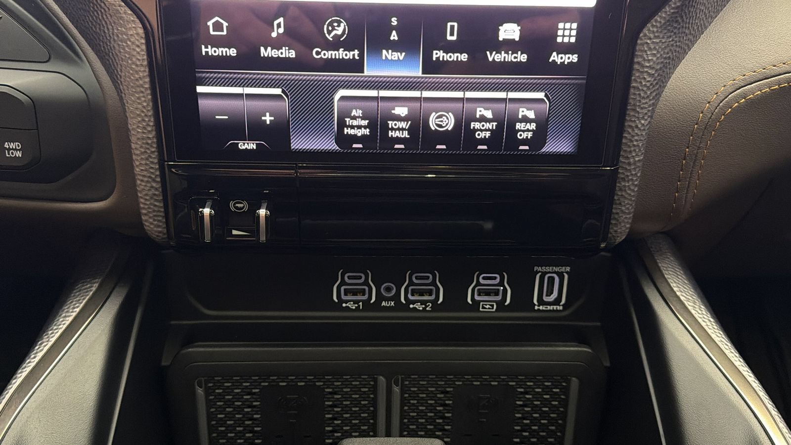Used 2025 RAM 2500 Limited AWD/4WD image 23