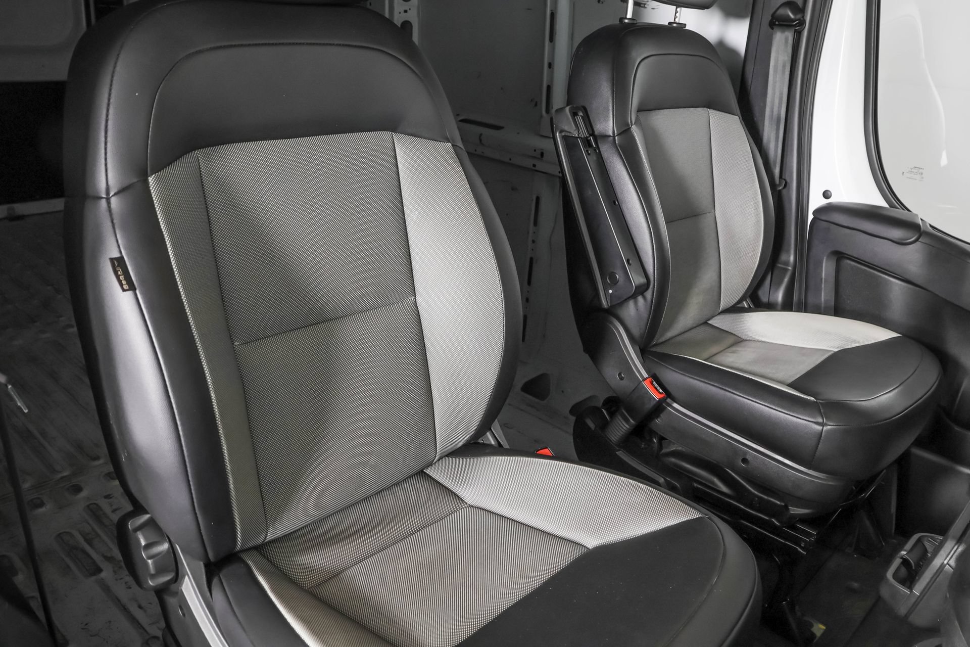 Used 2023 RAM ProMaster 2500 FWD image 40