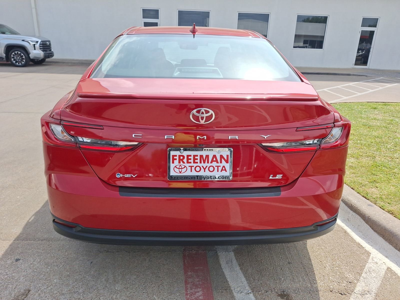 Used 2025 Toyota Camry LE w/ Convenience Package image 5