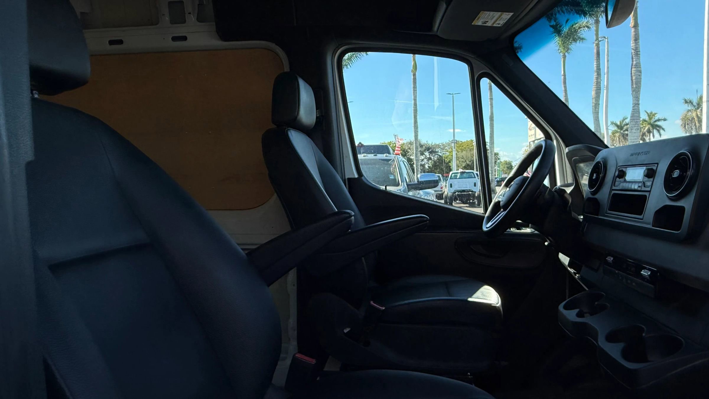 Used 2022 Mercedes-Benz Sprinter 2500 image 20