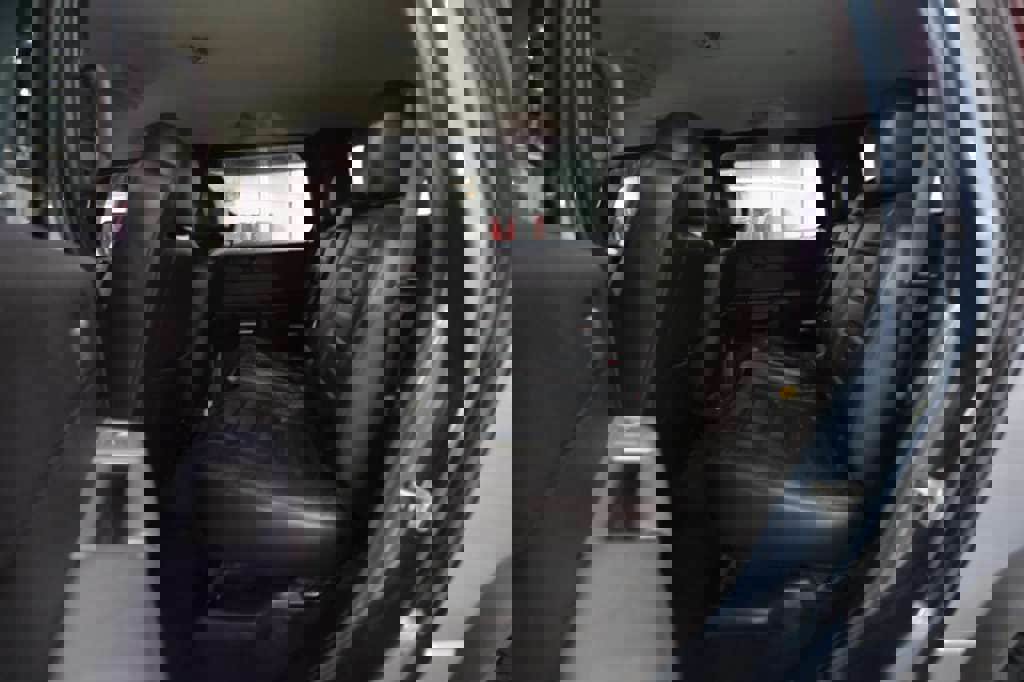 Used 2005 HUMMER H2 w/ Preferred Equipment Group image 20