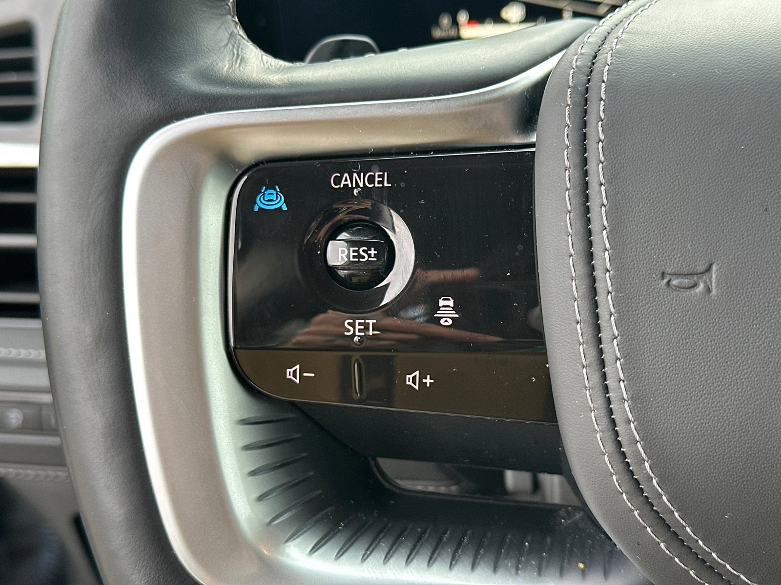 Used 2025 INFINITI QX80 Sensory image 28