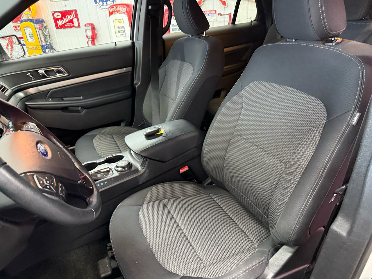 Used 2018 Ford Explorer XLT image 16
