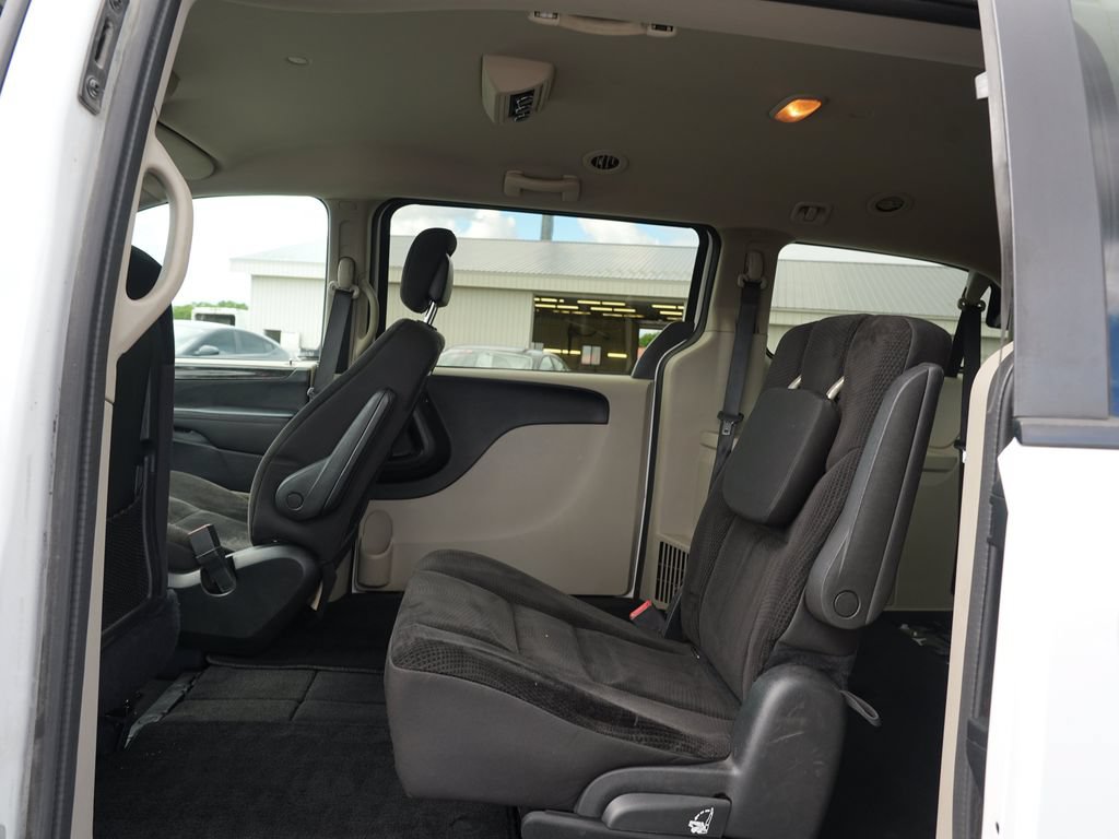 Used 2018 Dodge Grand Caravan SE w/ UConnect Hands-Free Group FWD image 18