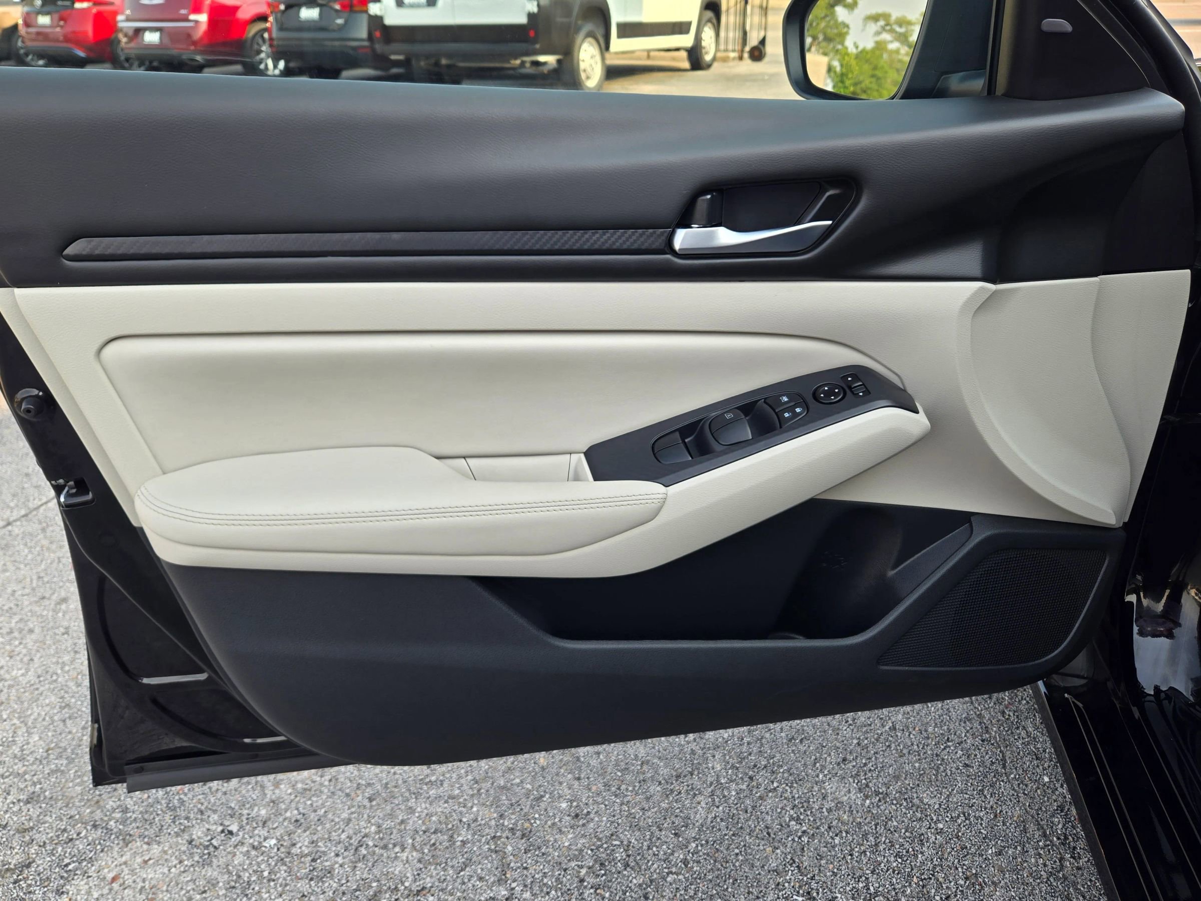 Used 2025 Nissan Altima 2.5 SV image 27