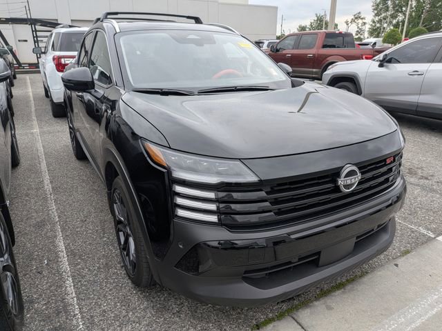 Used 2025 Nissan Kicks SR w/ SR Premium Package FWD image 1