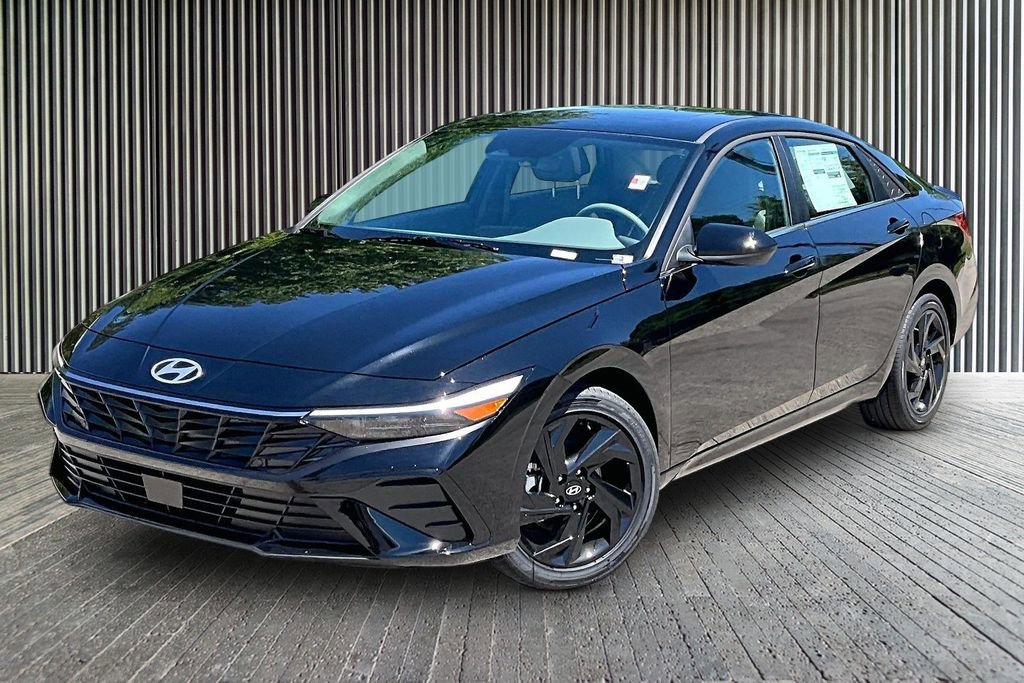 New 2026 Hyundai Elantra SEL Sport Premium FWD image 2