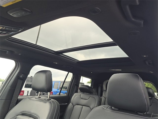 New 2025 Jeep Grand Cherokee L Limited w/ Black Appearance Package image 11