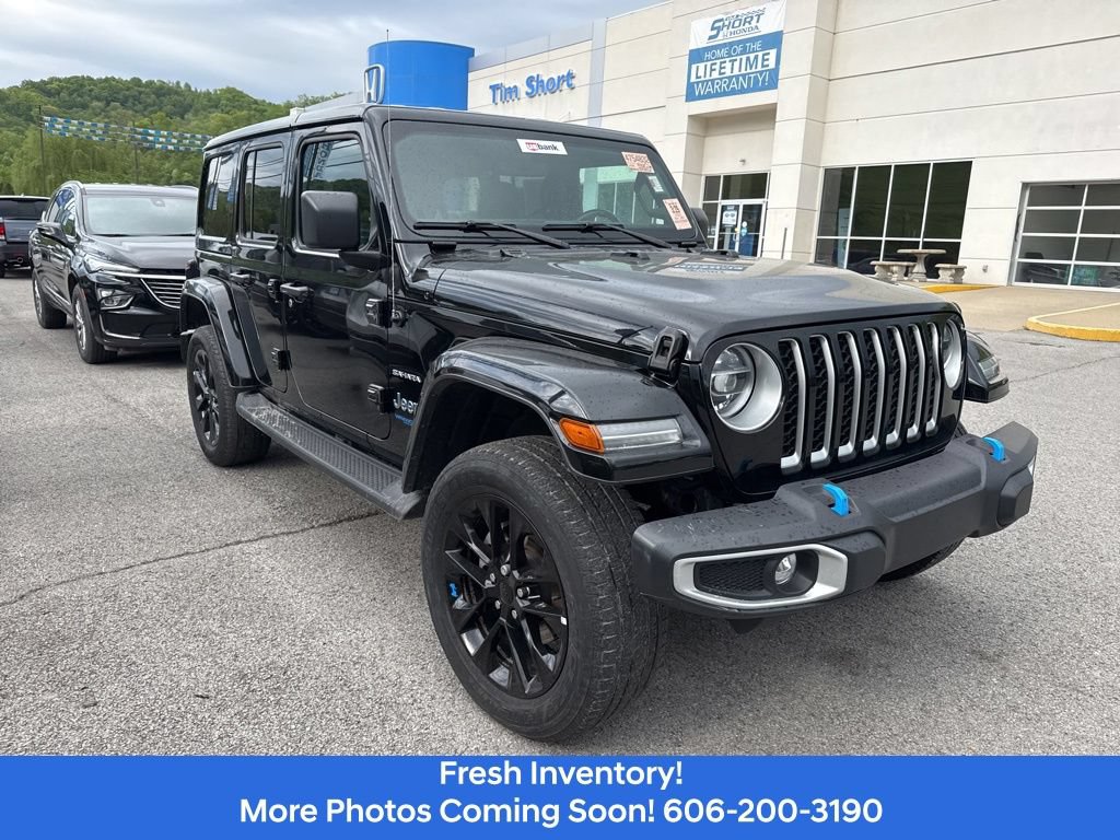 Used 2022 Jeep Wrangler Unlimited Sahara w/ Cold Weather Group AWD/4WD image 3
