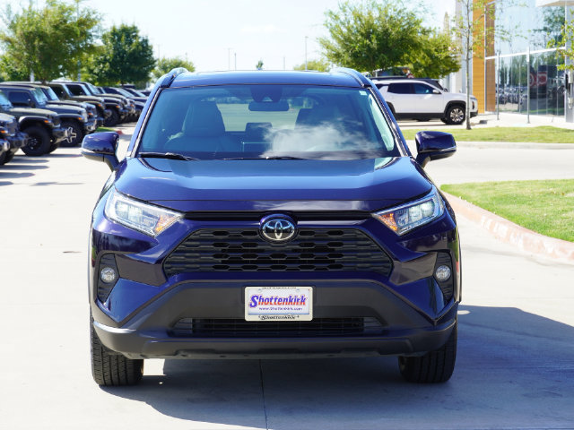 Used 2019 Toyota RAV4 XLE Premium FWD image 9