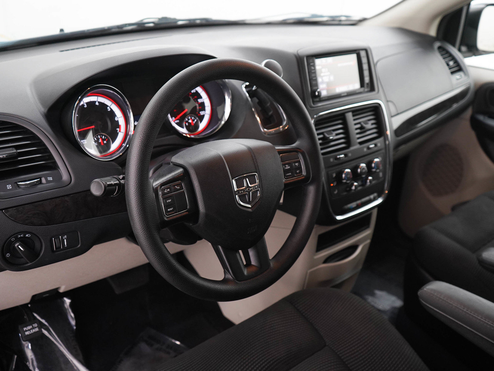 Used 2020 Dodge Grand Caravan SE w/ UConnect Hands-Free Group FWD image 21
