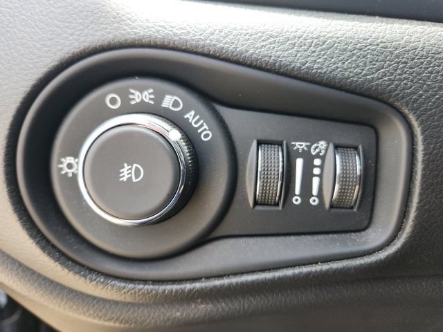 Used 2023 Jeep Renegade Altitude w/ Sun/Sound Group AWD/4WD image 27