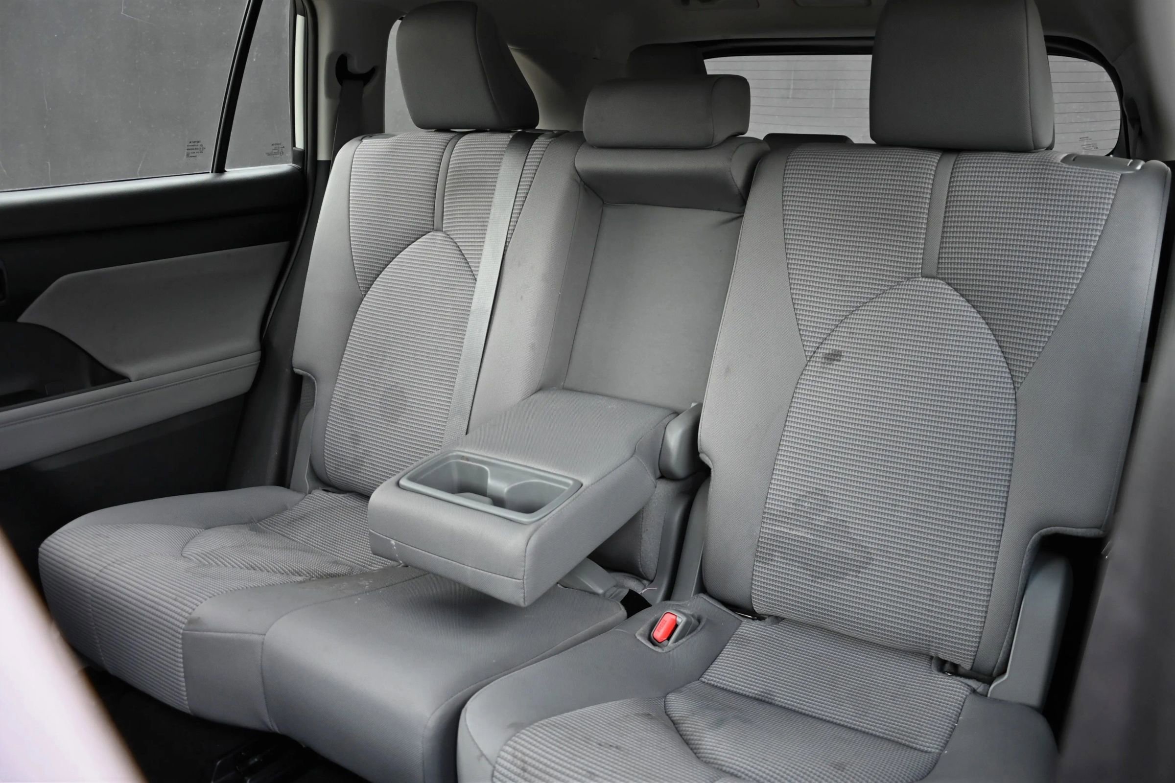 Used 2025 Toyota Highlander LE image 19