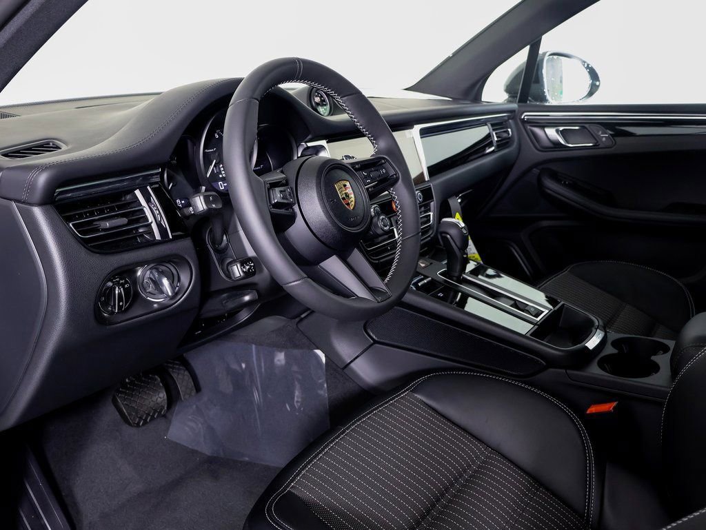 Certified 2025 Porsche Macan Turbo AWD/4WD image 4