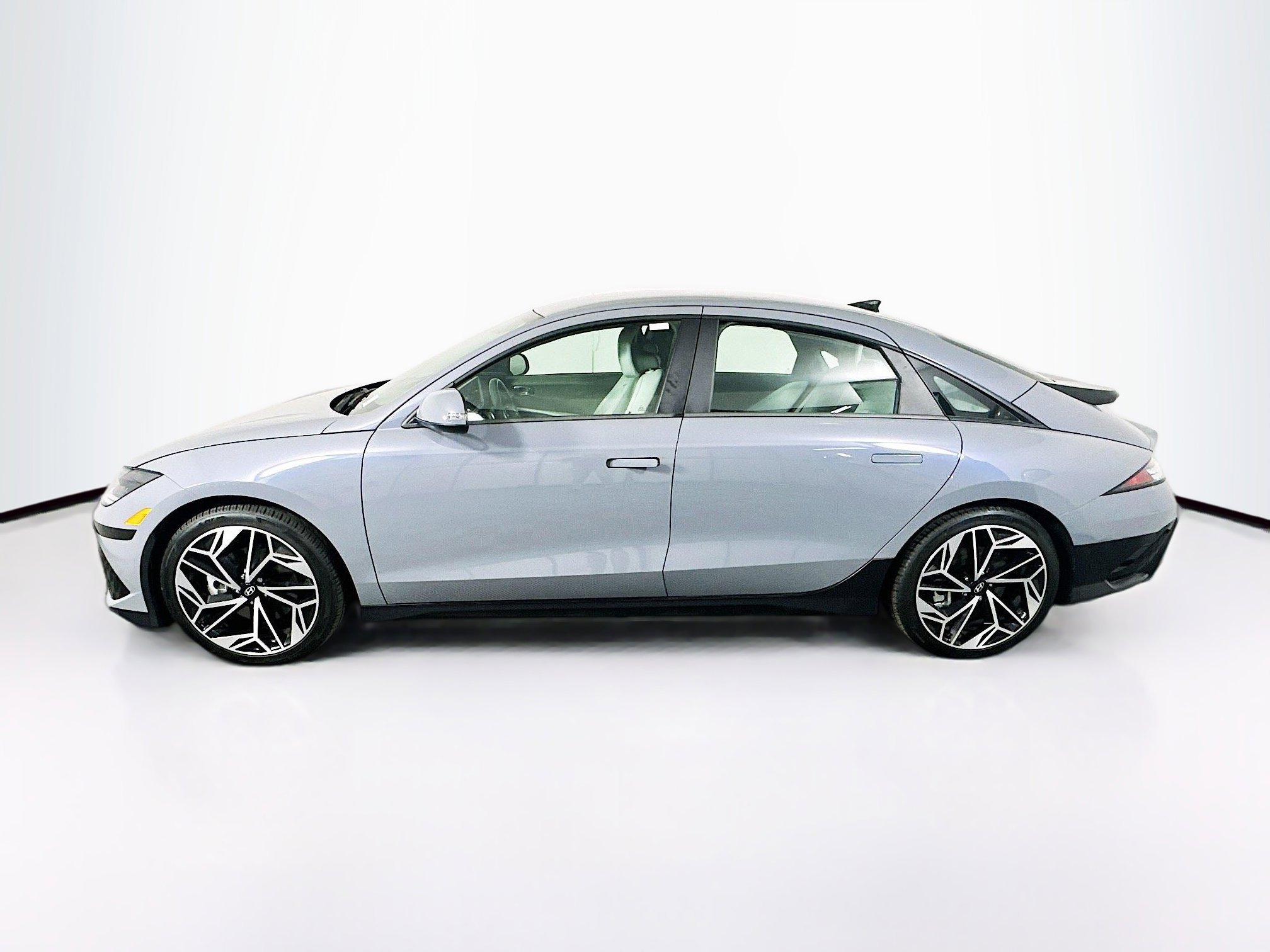 Used 2024 Hyundai Ioniq 6 SEL RWD image 4