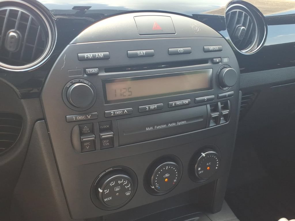 Used 2007 MAZDA MX-5 Miata Touring RWD image 15