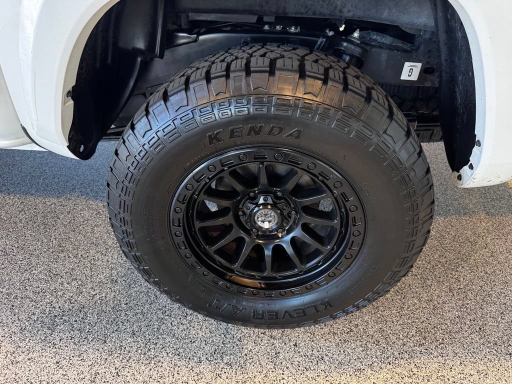 Used 2021 Toyota Tacoma SR5 AWD/4WD image 10
