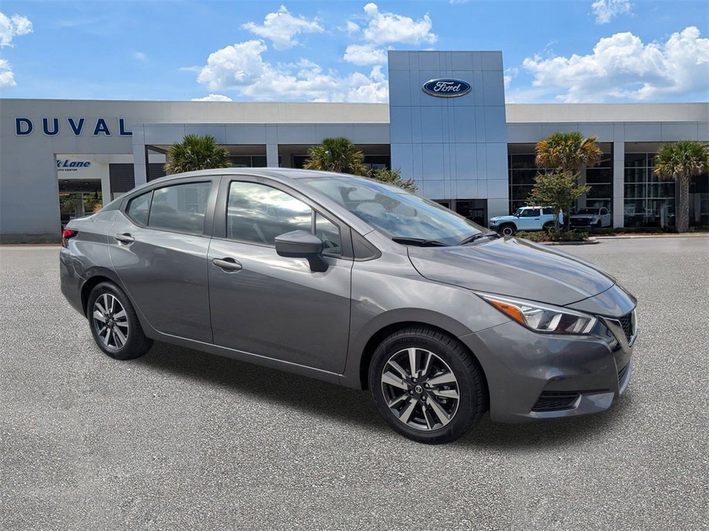 Used 2021 Nissan Versa SV image 2