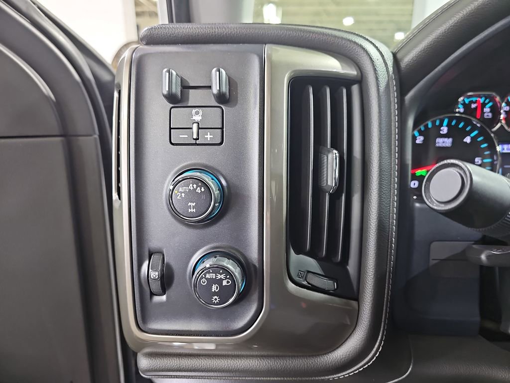 Used 2018 Chevrolet Silverado 1500 High Country image 31