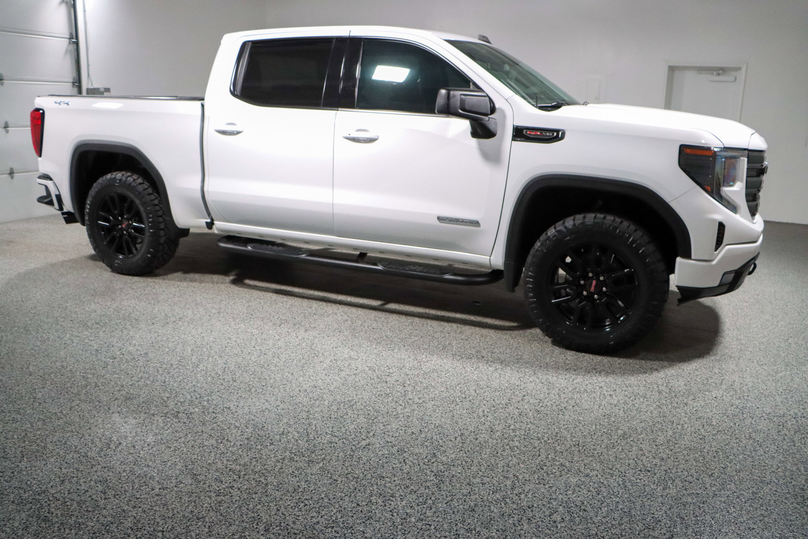 Used 2023 GMC Sierra 1500 Elevation AWD/4WD image 7