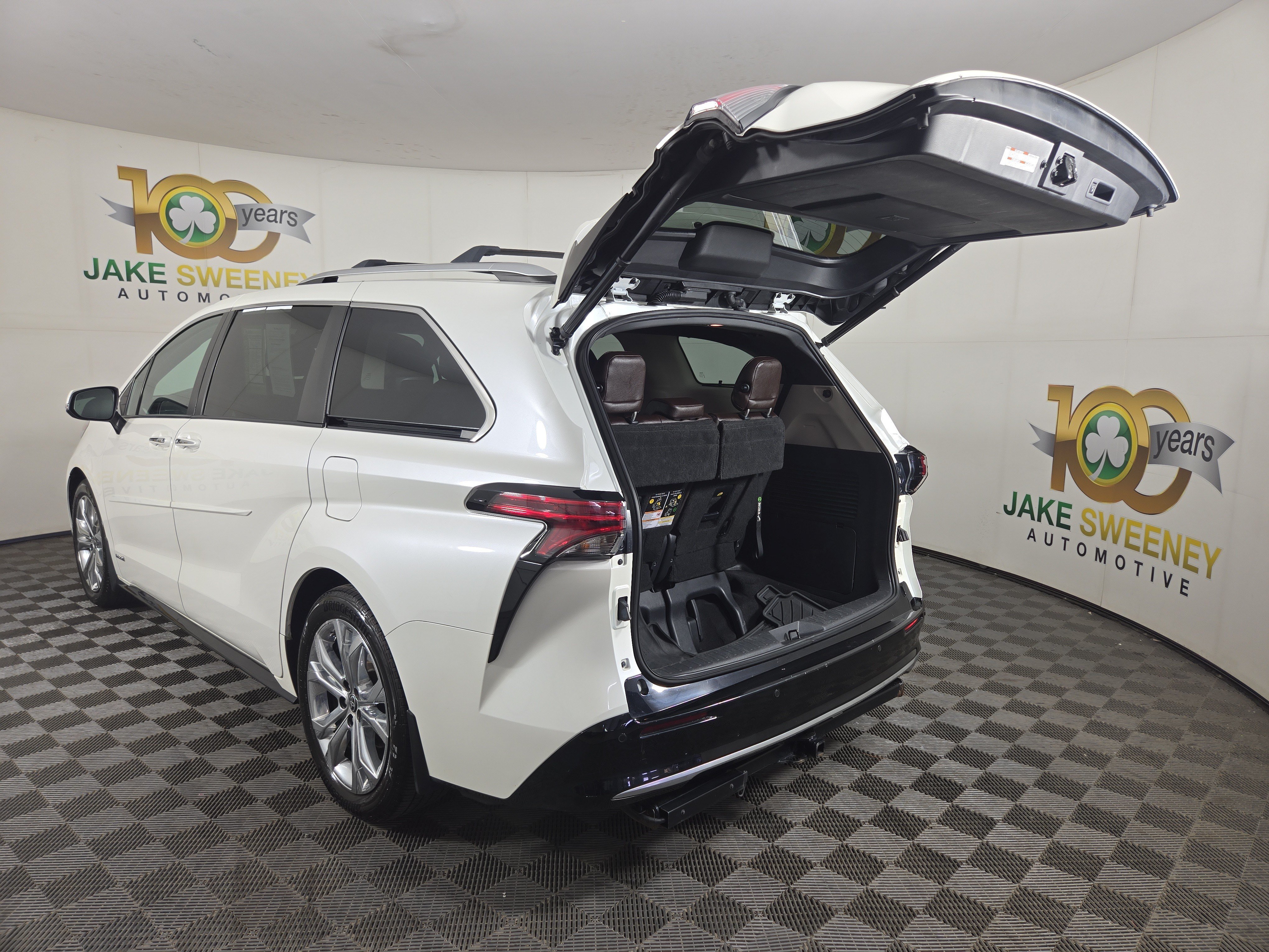 Used 2021 Toyota Sienna Platinum FWD image 35