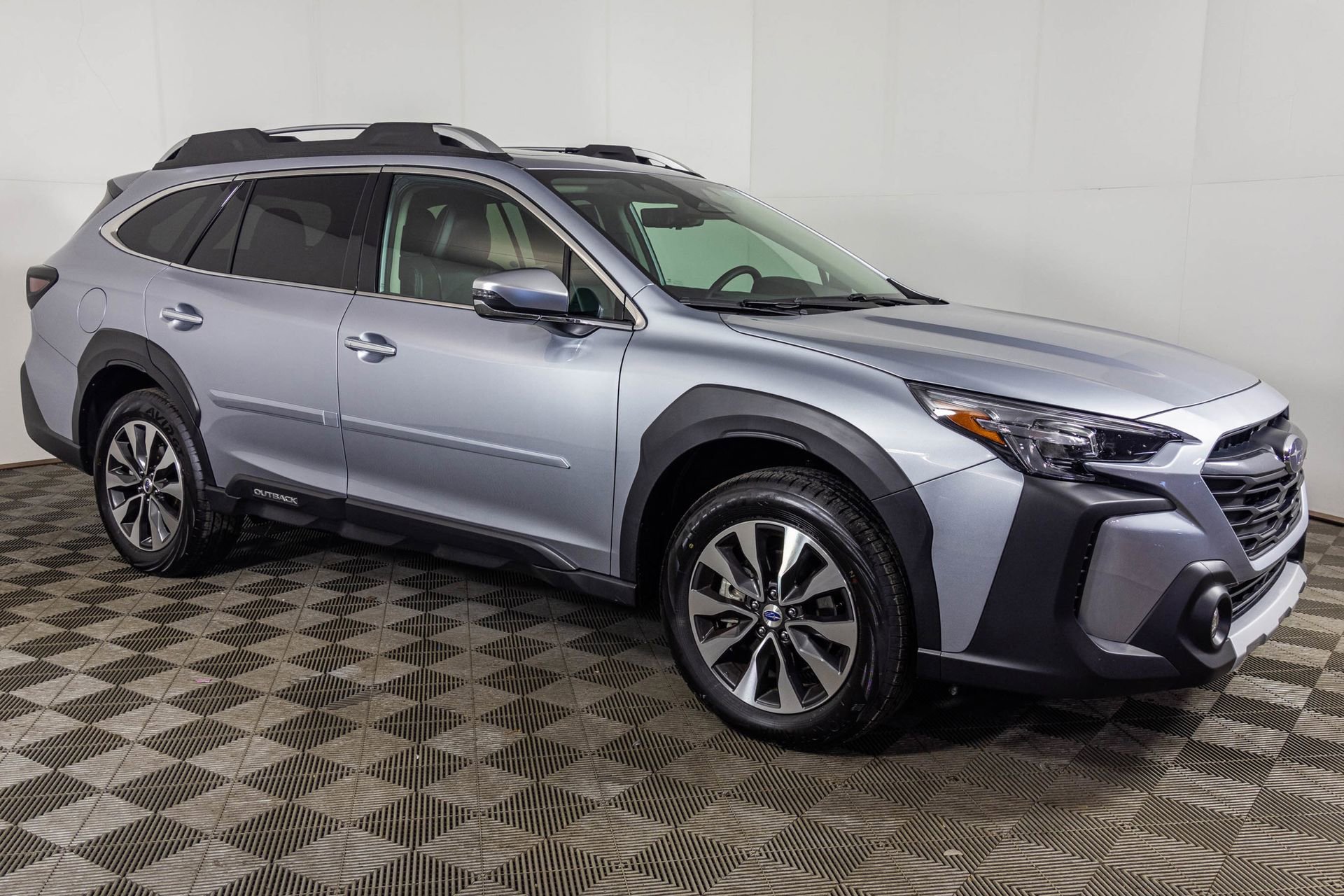 Used 2025 Subaru Outback Touring XT AWD/4WD image 16