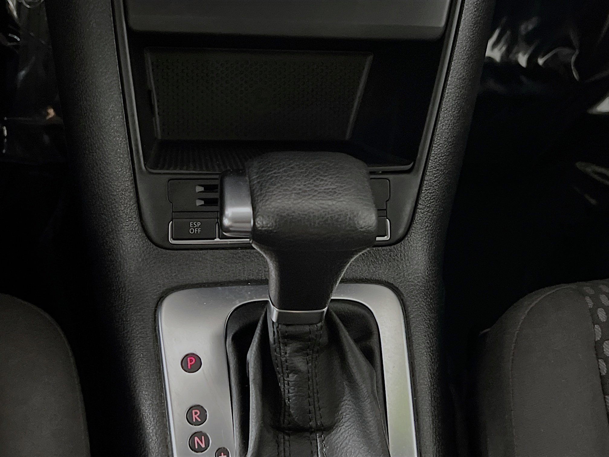 Used 2010 Volkswagen Tiguan S image 23