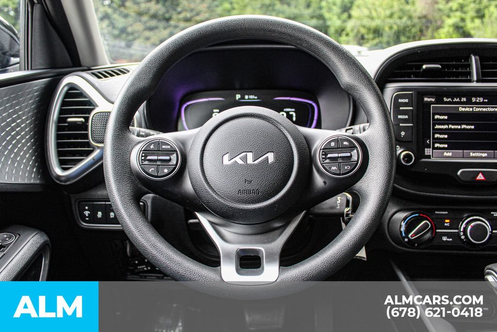 Used 2025 Kia Soul LX w/ LX Technology Package FWD image 25