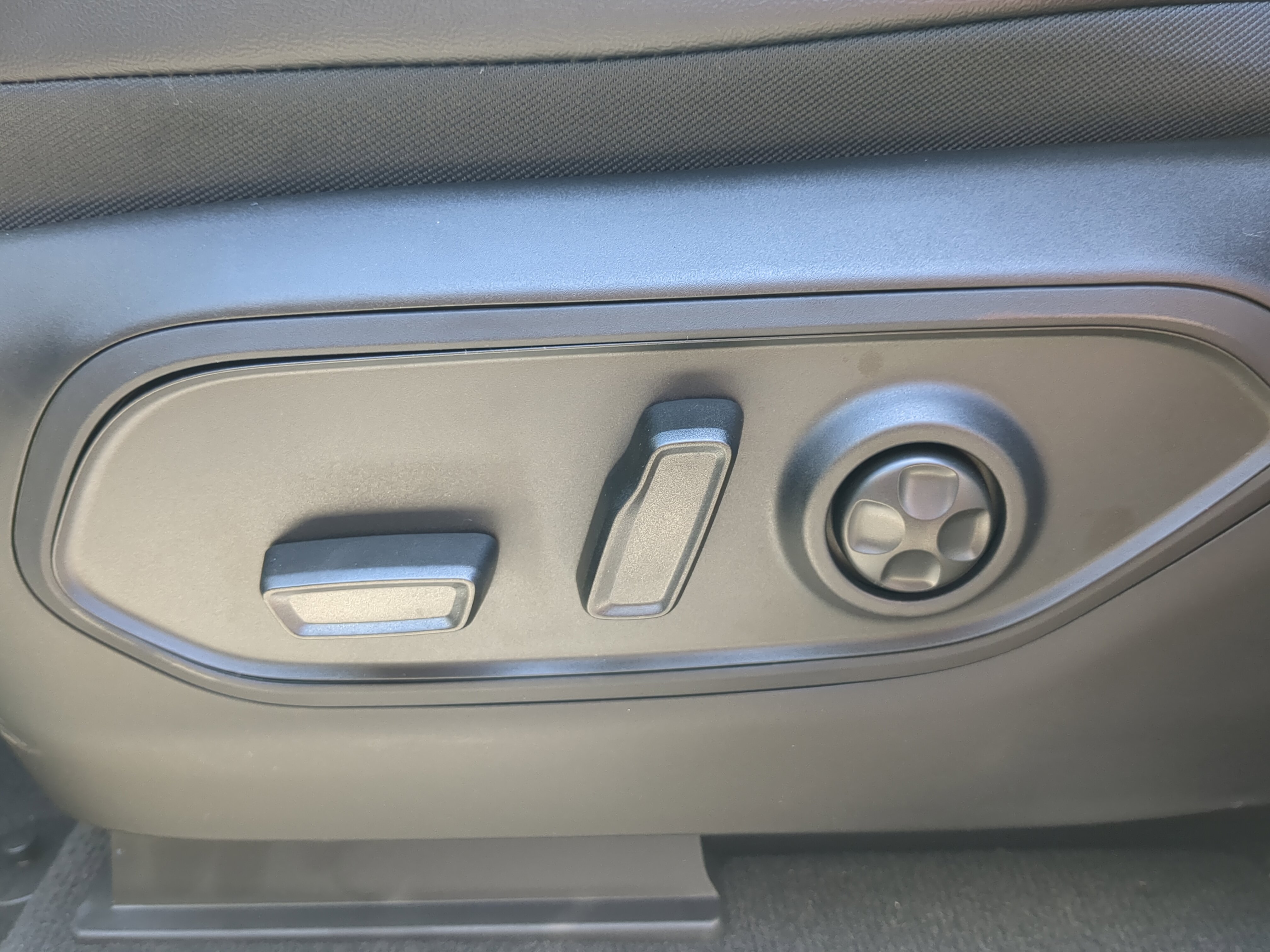 New 2026 Jeep Grand Cherokee Altitude RWD image 29