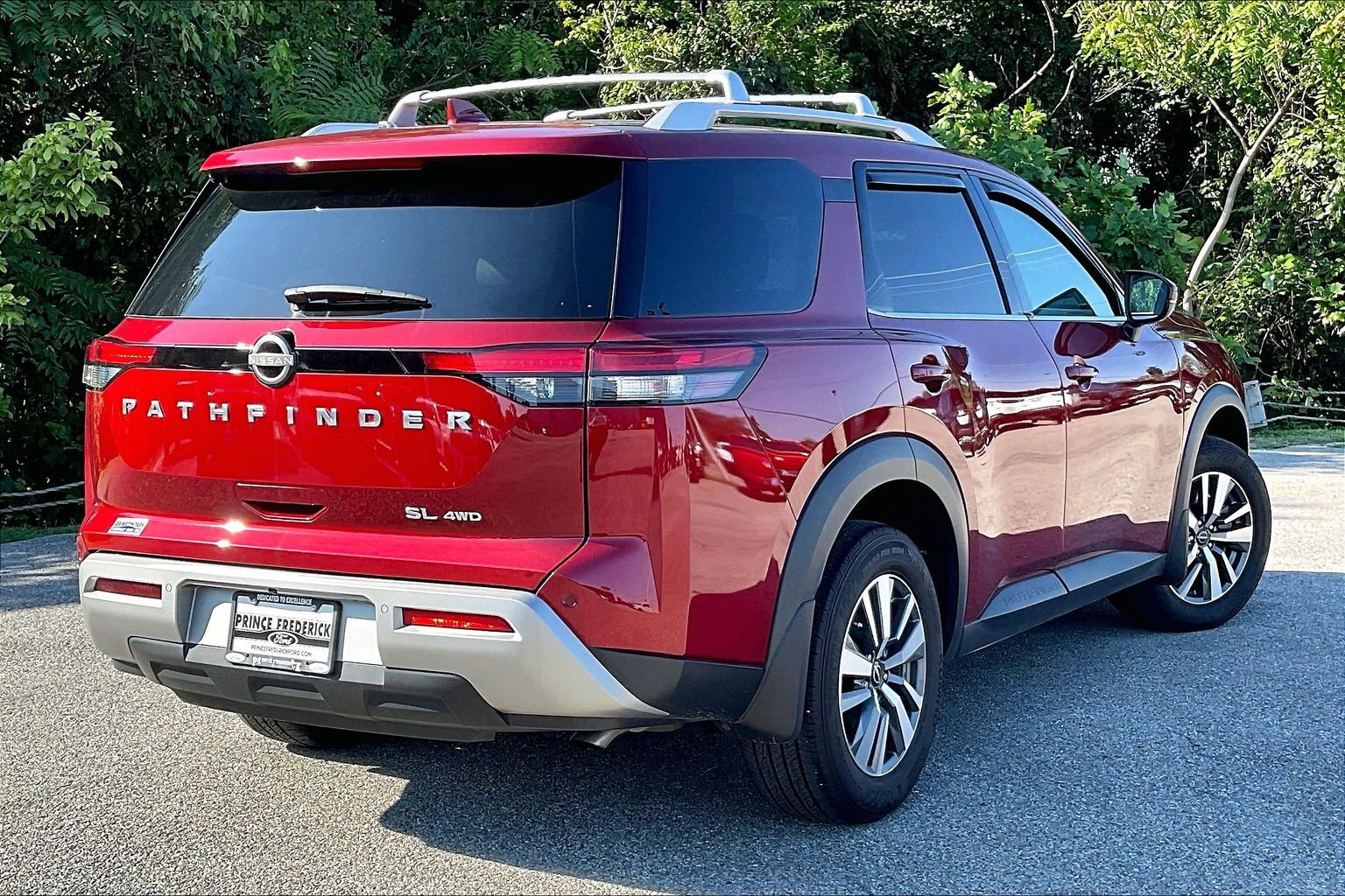 Used 2024 Nissan Pathfinder SL AWD/4WD image 13
