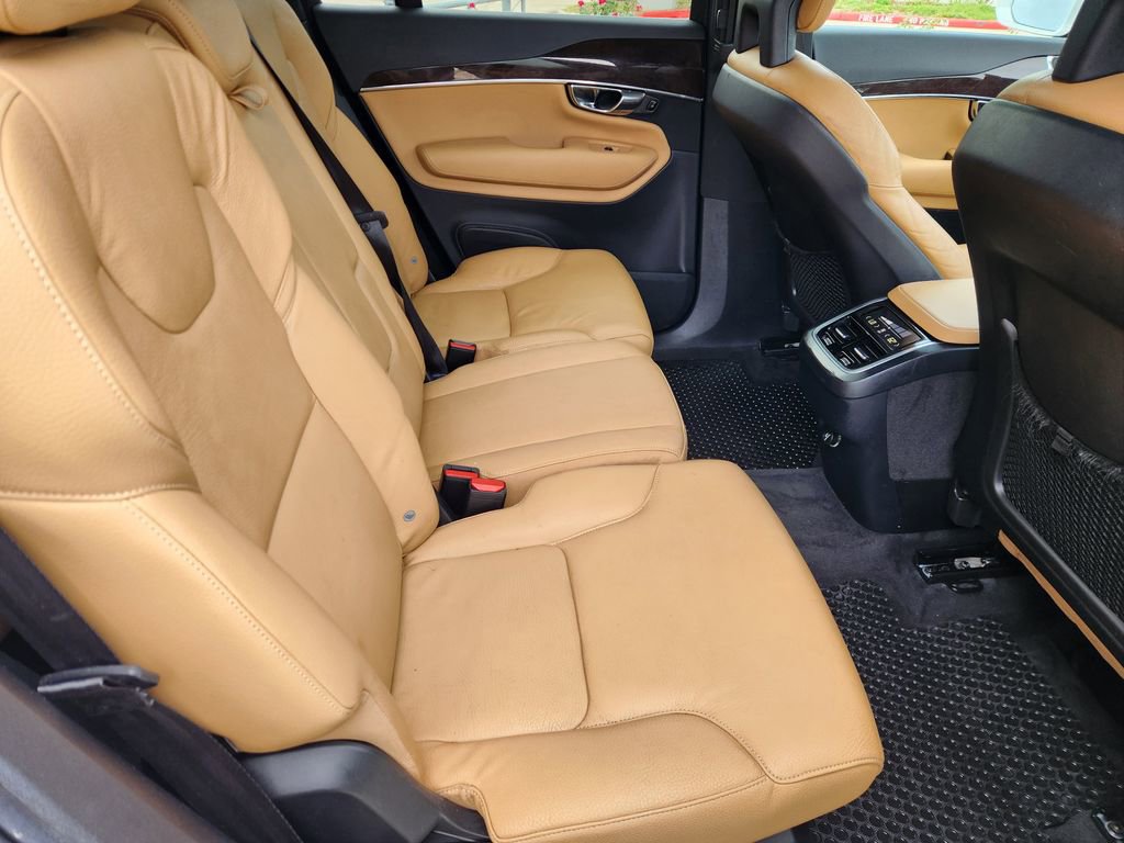 Used 2016 Volvo XC90 T6 Momentum w/ Momentum Plus Package image 30