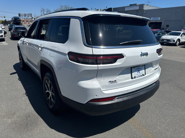 Used 2023 Jeep Grand Cherokee L Limited AWD/4WD image 6