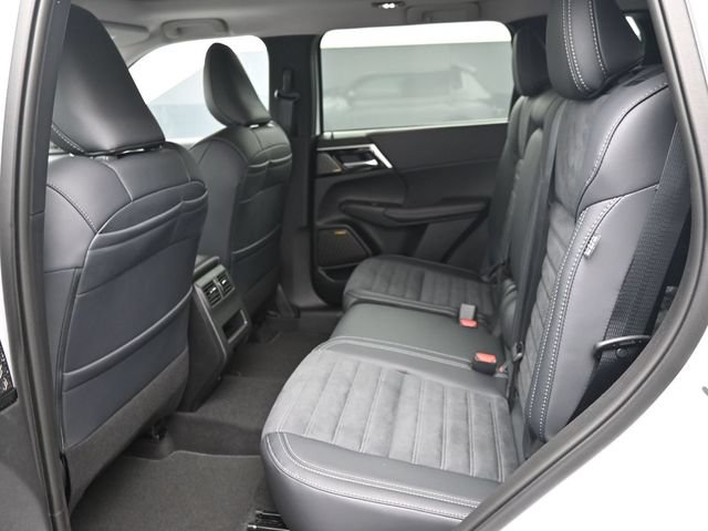 New 2026 Mitsubishi Outlander SE FWD image 9