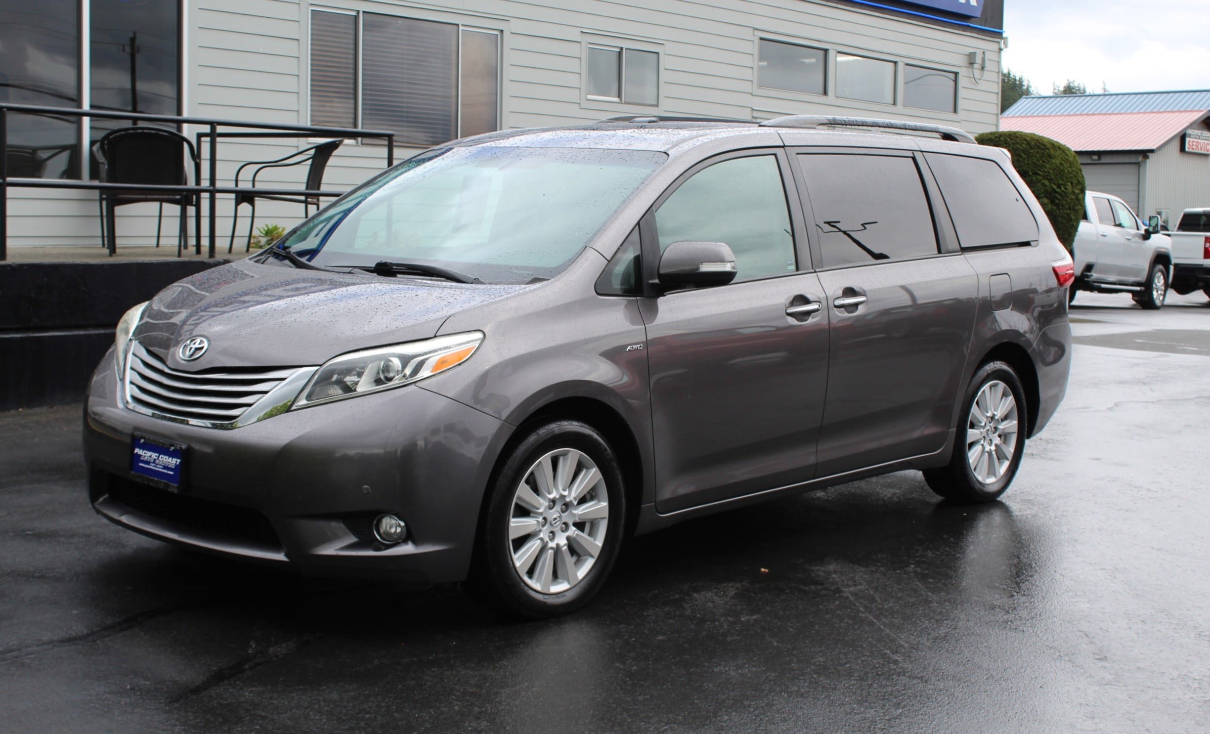 Used 2017 Toyota Sienna Limited AWD/4WD image 2