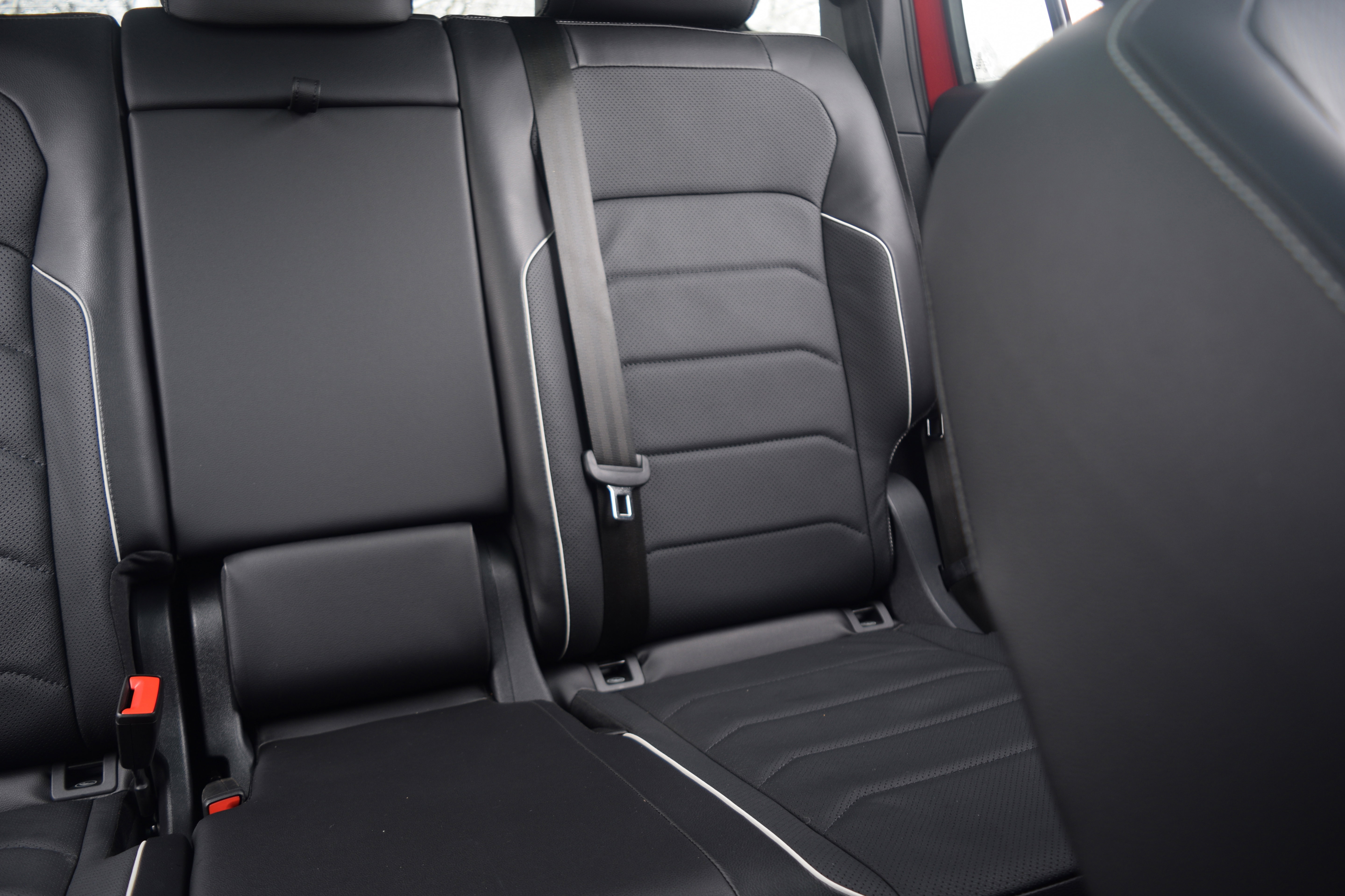 Used 2024 Volkswagen Tiguan SEL R-Line image 18