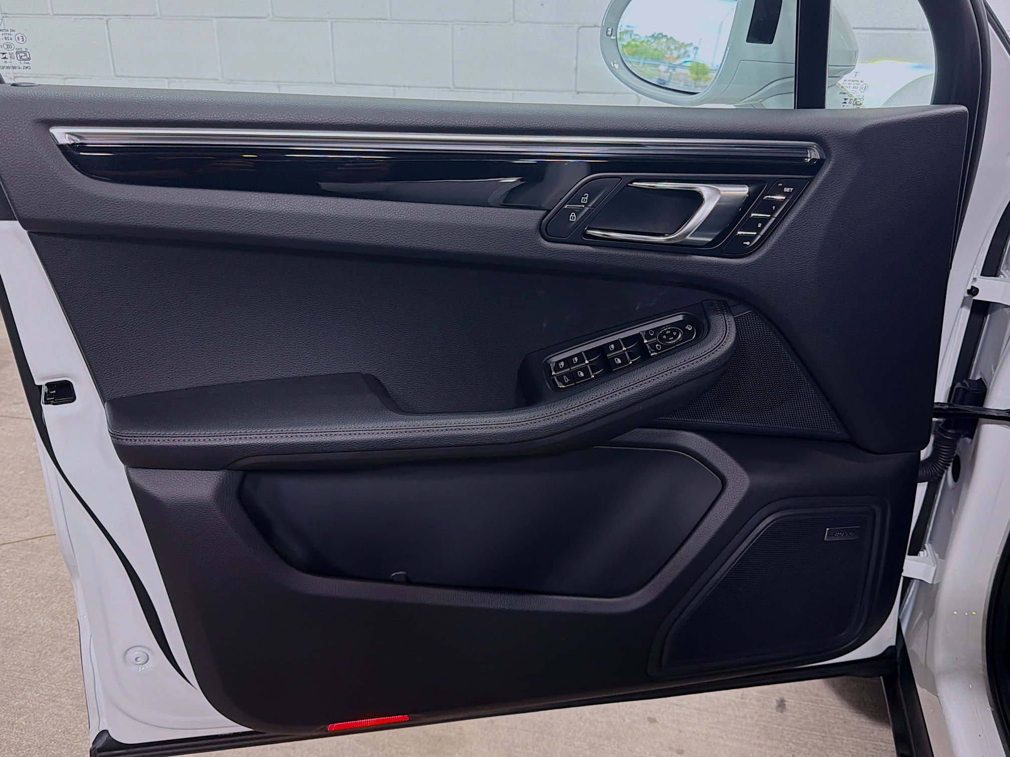 Used 2025 Porsche Macan image 22