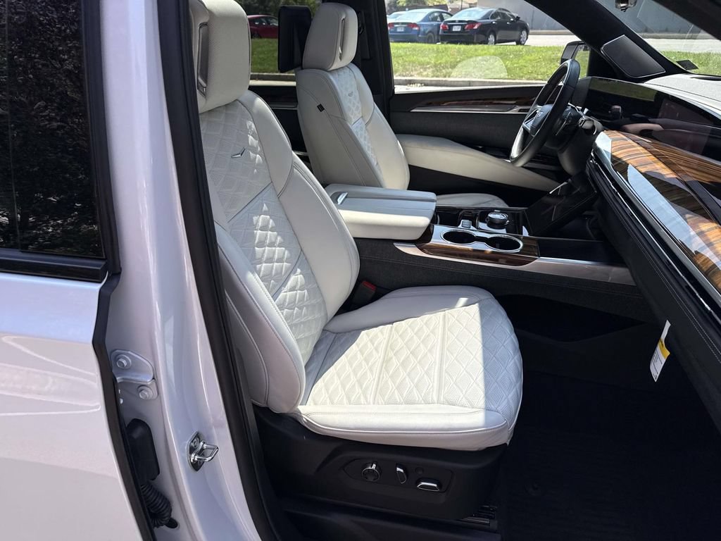 Used 2026 Cadillac Escalade Platinum Sport w/ LPO, ONYX Package AWD/4WD image 16