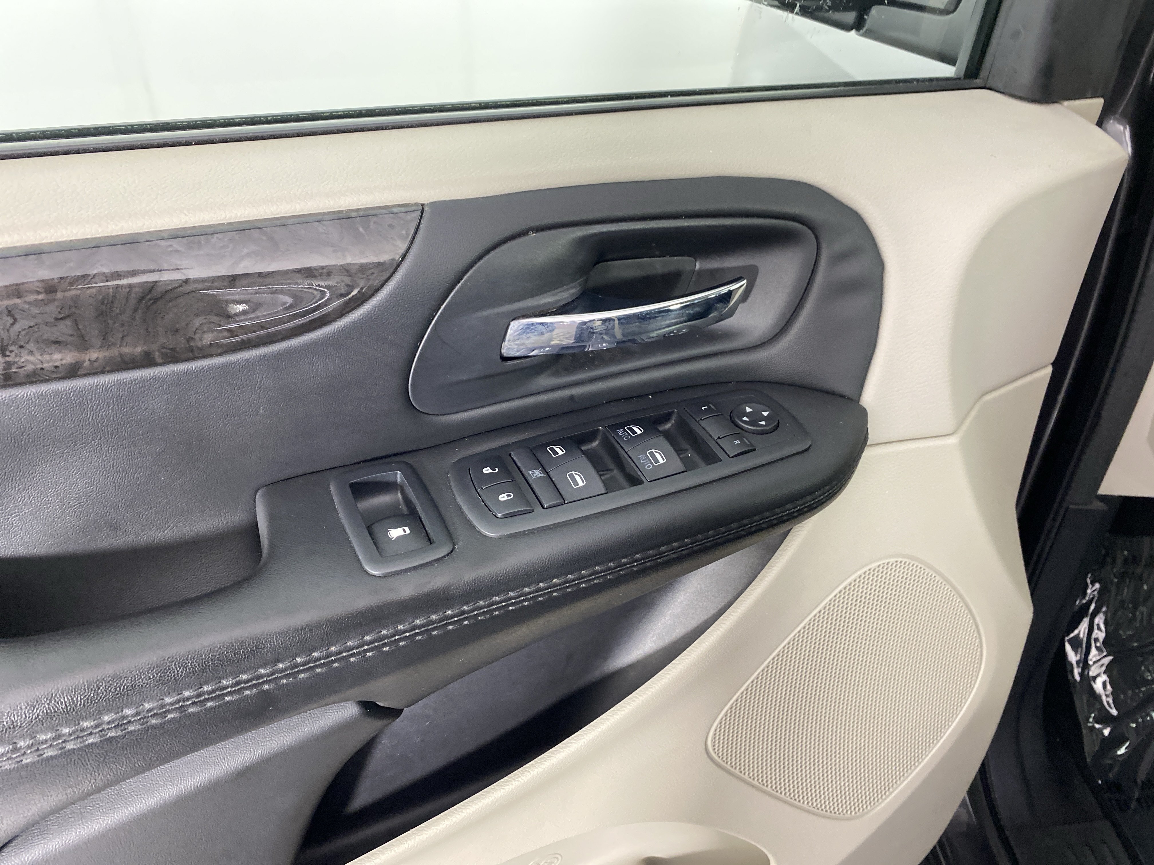 Used 2018 Dodge Grand Caravan SE w/ UConnect Hands-Free Group FWD image 13
