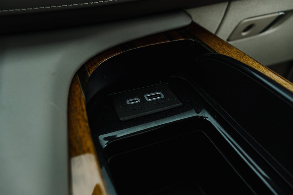 Used 2023 Cadillac Escalade ESV Premium Luxury Platinum w/ LPO, Radiant Package image 30