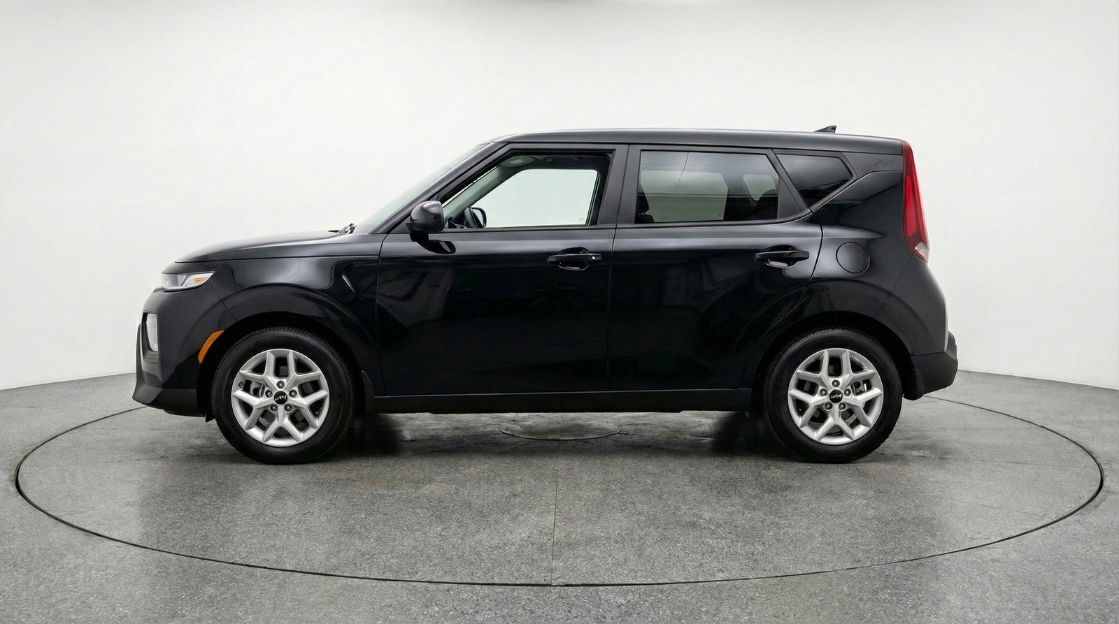 Used 2025 Kia Soul LX w/ LX Technology Package image 5