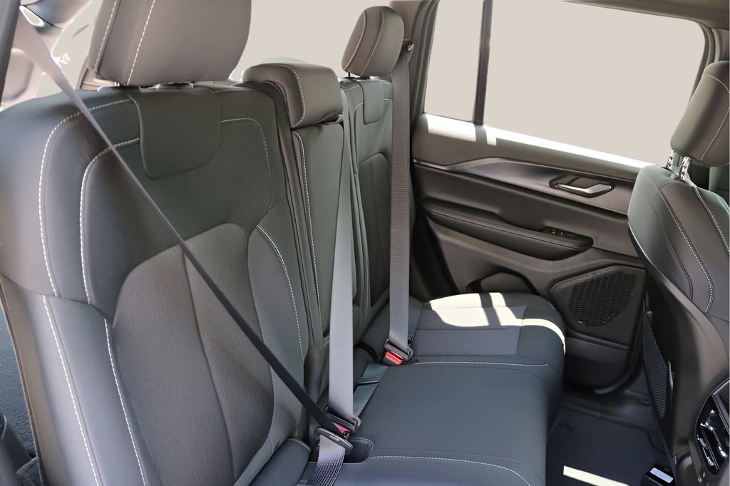 New 2026 Jeep Grand Cherokee Laredo X RWD image 18
